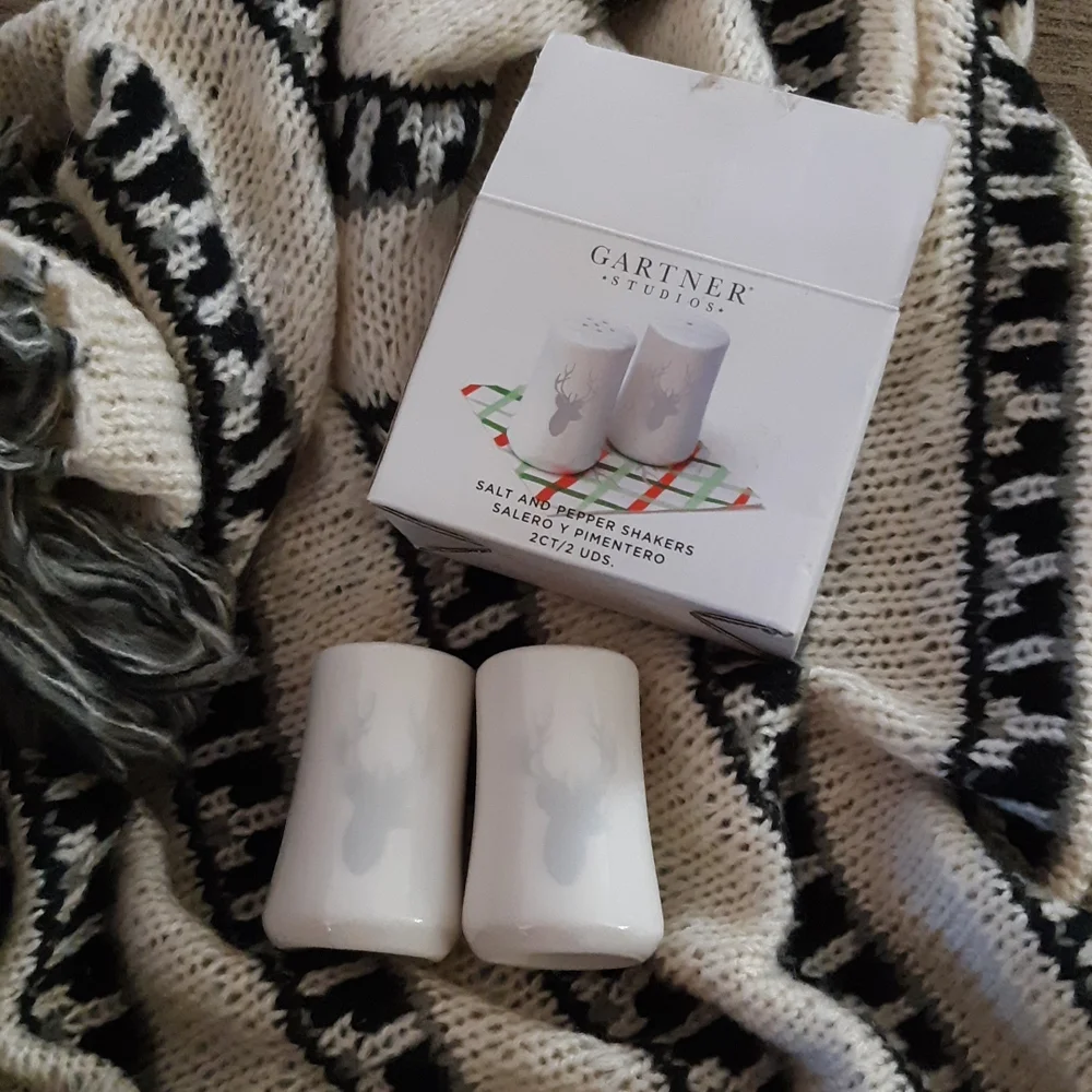 Reindeer Salt and pepper Shakers set in box white silver